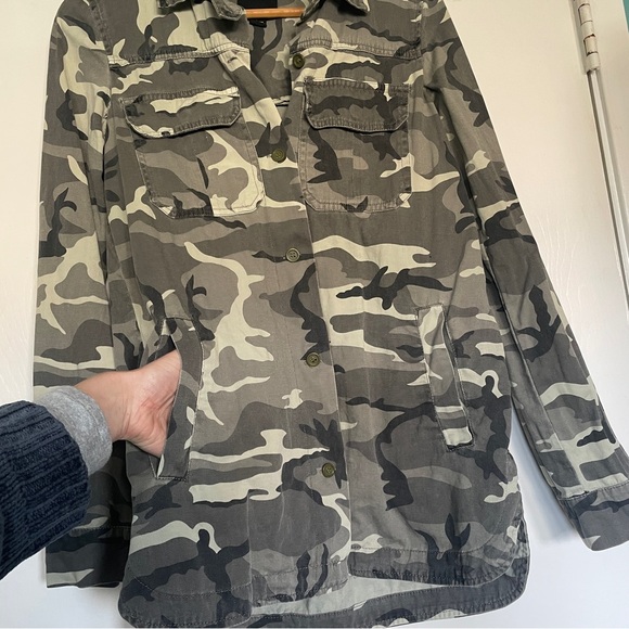 F21 Camo jacket size Small - Picture 2 of 4